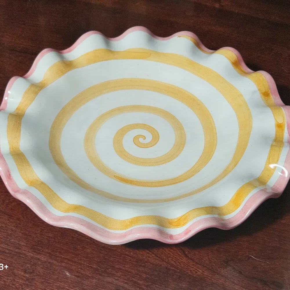 RARE MACKENZIE CHILDS BUTTERSCOTCH LOLLIPOP  AURORA FLUTED CERAMIC SALAD PLATE